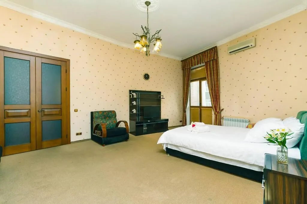 Apartment With View On Inpedendence Square Khreshchatyk Kiev